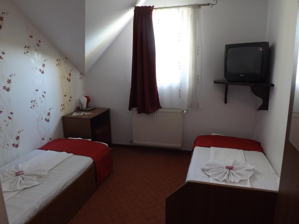 Pension La Viorel Isaila Hermannstadt Exterior foto